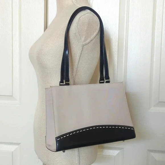 Kate Spade ♠️ Black and White Handbag - Picture 1 of 9